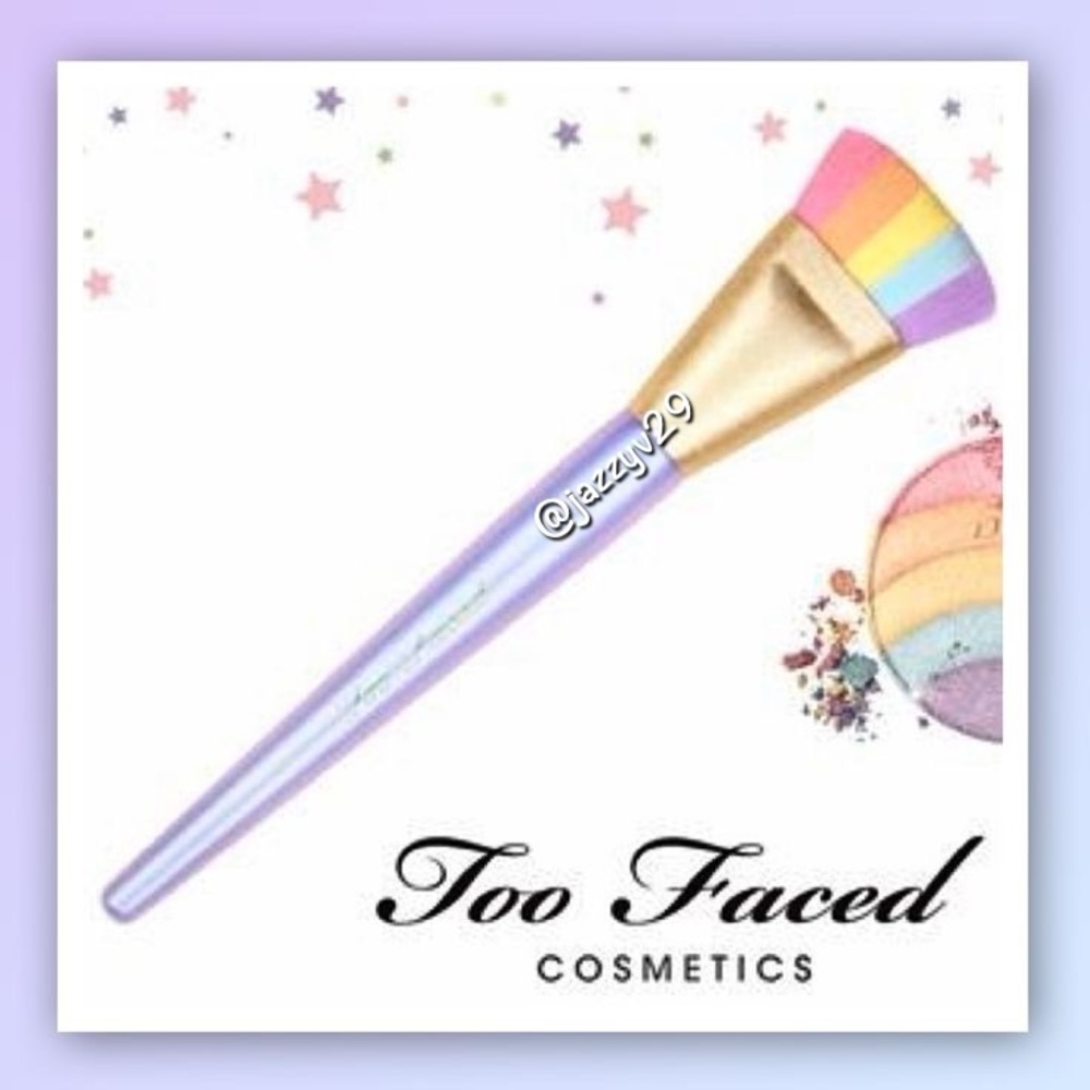 🌈Too Faced Festival Rainbow Strobing Brush🌈